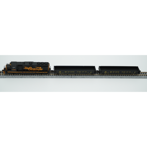 Complete Black & Gold desk train: Rio Grande GP40 and two empty Western Pacific gondolas on N scale track.